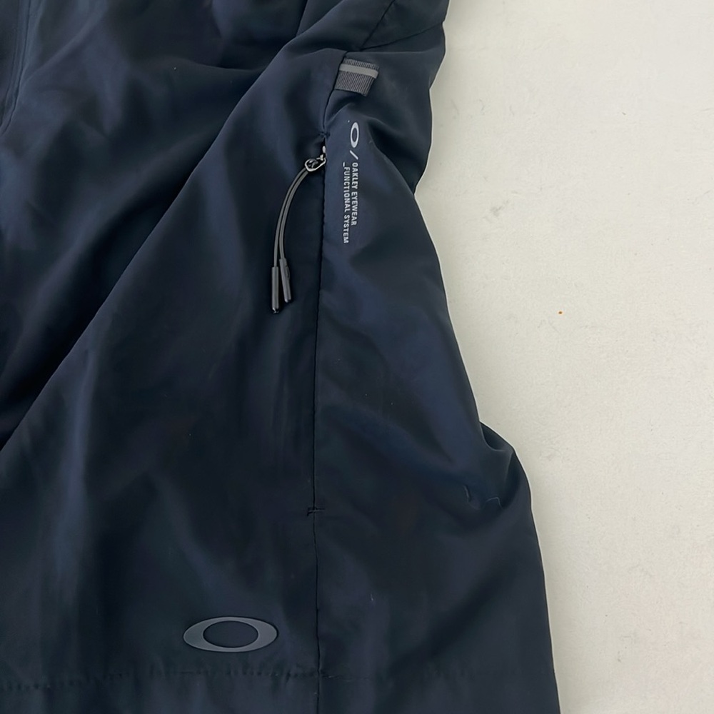 Oakley Shorts Size 40 - Picture 3 of 4